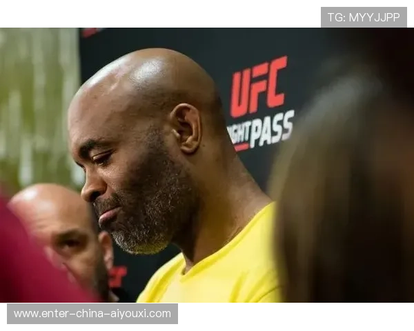 UFC新秀怒踢对手断腿画面惊人：震撼赛场的瞬间背后新生力量