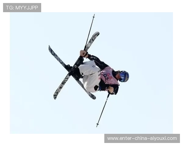 世界冠军滑雪挑战失败变“球”，背后藏着的勇气与坚持