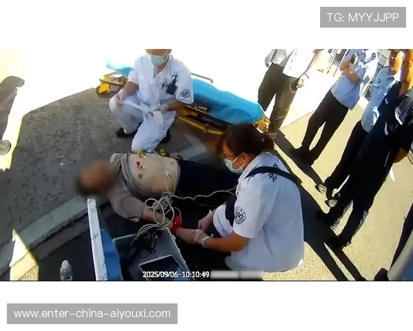 世界级教练突发心脏病，紧急送医