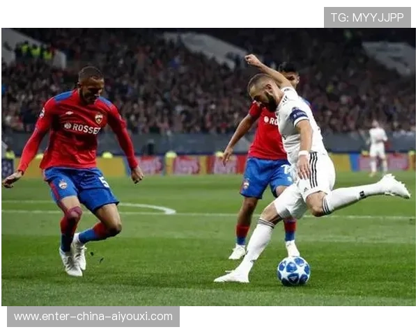 彭啸中路封堵射门线路：防守之眼，守护禁区的艺术