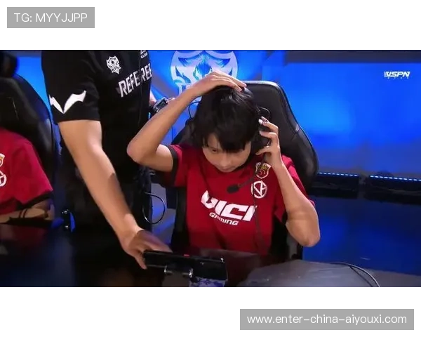 TES边路单带牵扯，逼得对手回防