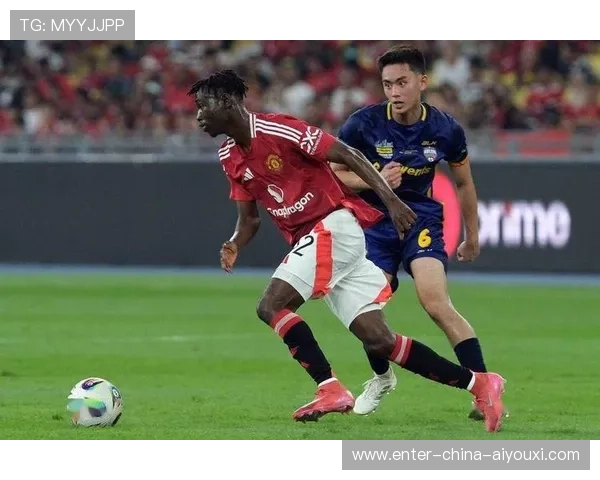 曼联青训培养出新星，年轻球员逐渐担起重任